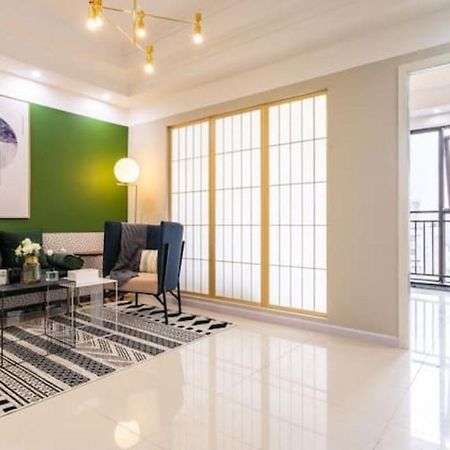 Wuhan Hongshan-Guanggu Square- Locals Apartment 00157650 Εξωτερικό φωτογραφία