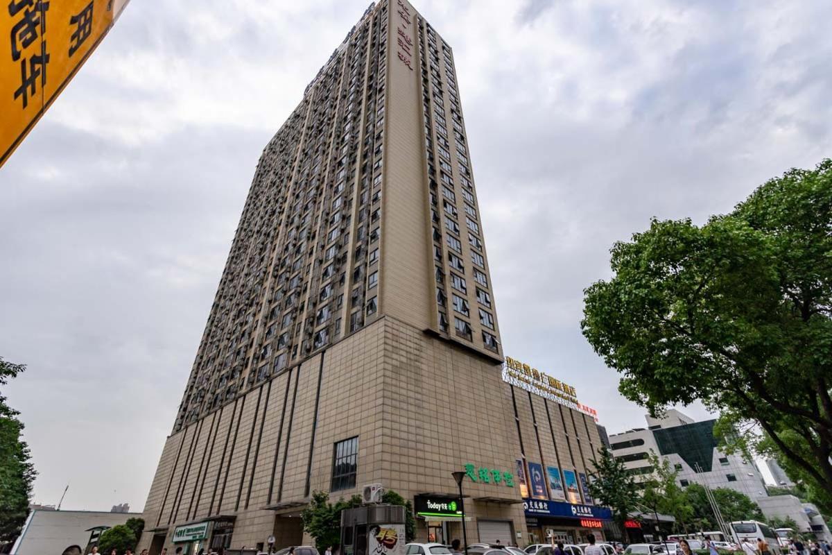 Wuhan Hongshan-Guanggu Square- Locals Apartment 00157650 Εξωτερικό φωτογραφία