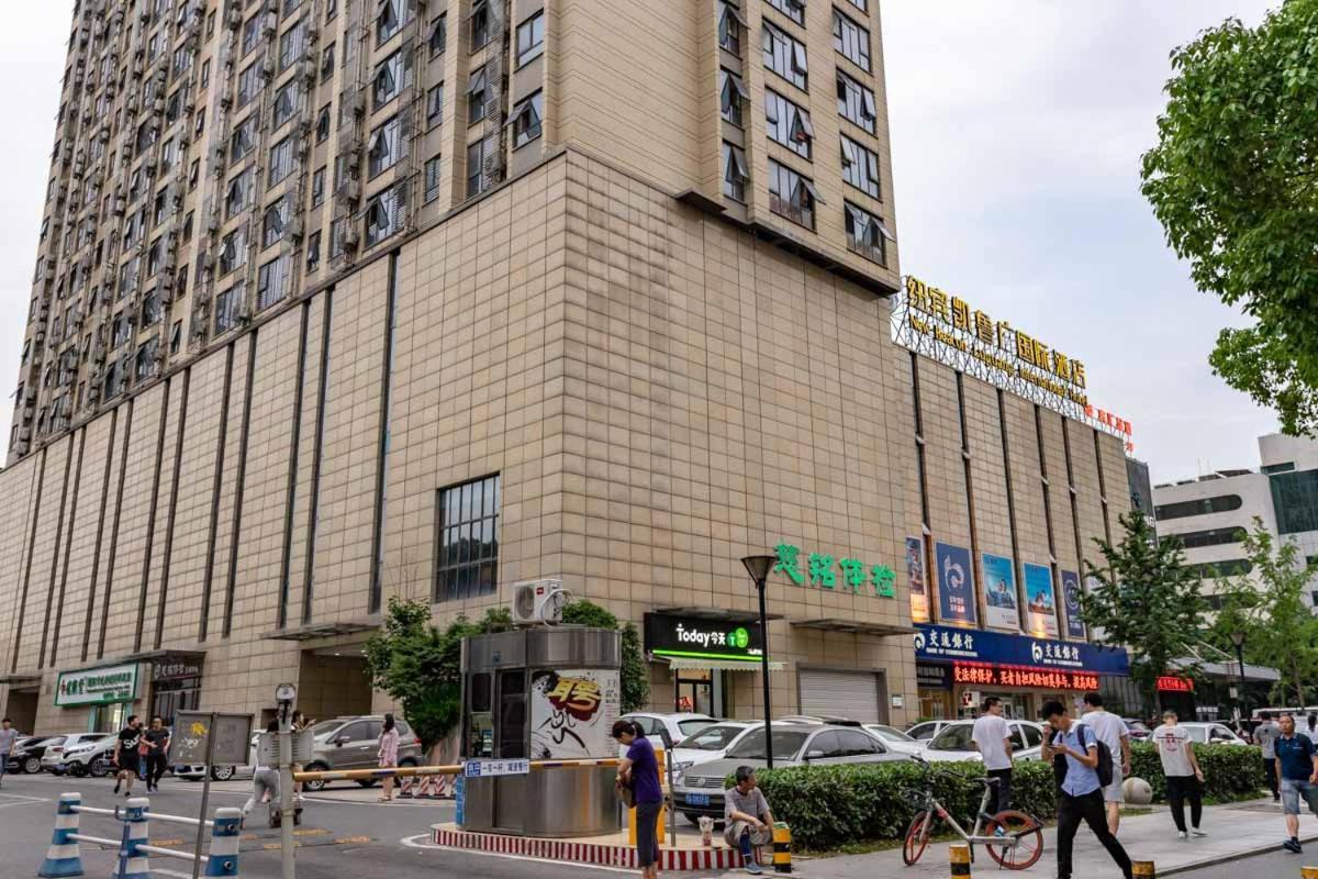 Wuhan Hongshan-Guanggu Square- Locals Apartment 00157650 Εξωτερικό φωτογραφία