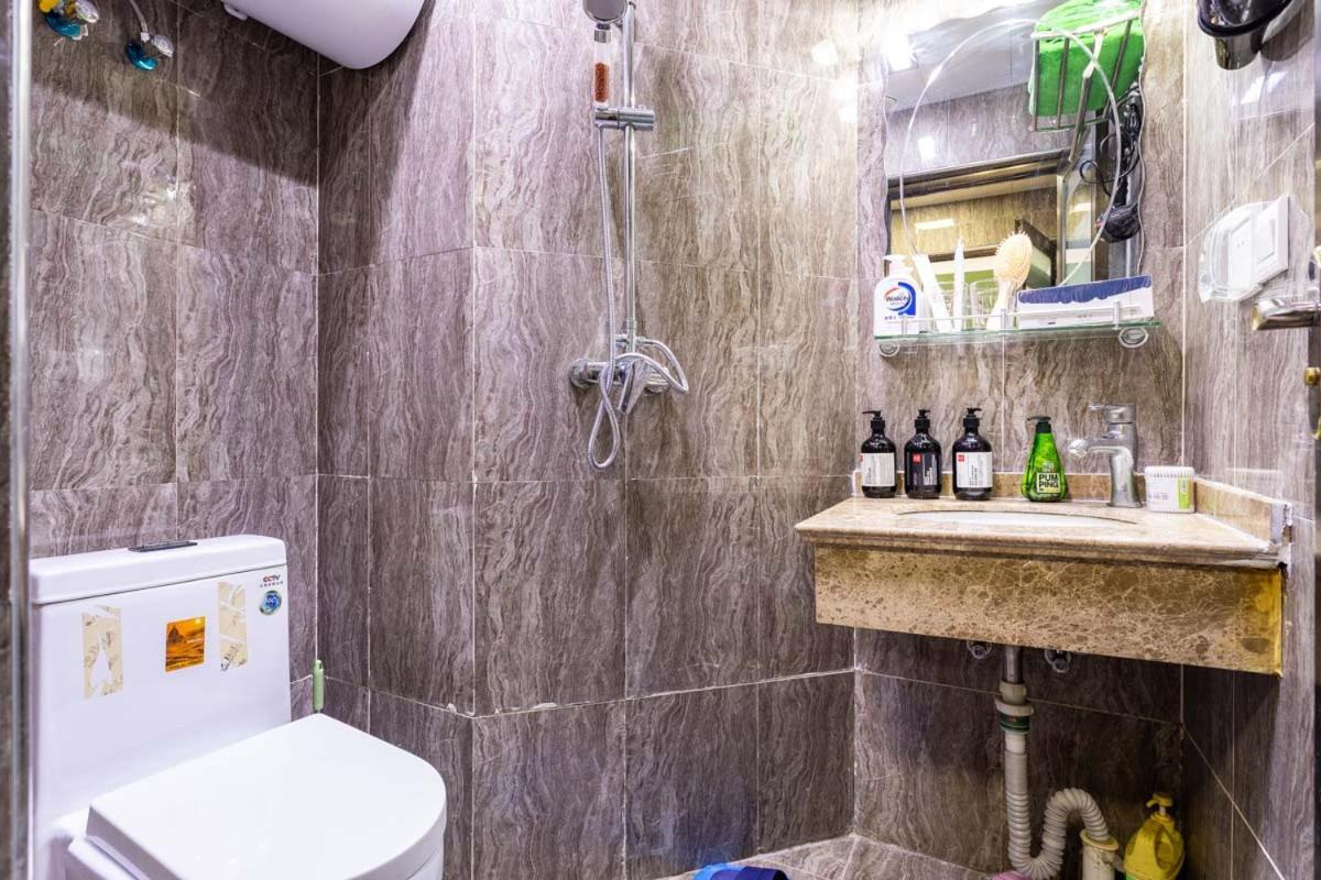 Wuhan Hongshan-Guanggu Square- Locals Apartment 00157650 Εξωτερικό φωτογραφία