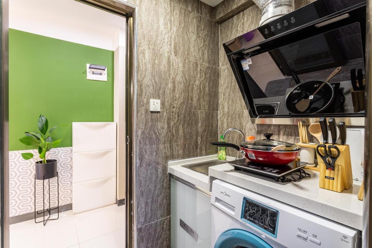 Wuhan Hongshan-Guanggu Square- Locals Apartment 00157650 Εξωτερικό φωτογραφία